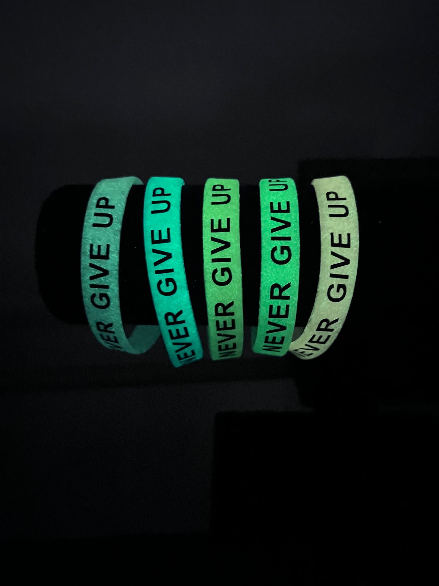 Never give up glow wristbands